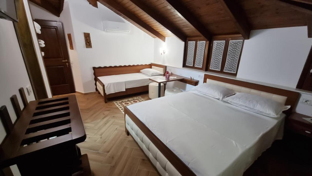 Master Hotel Berat Exterior foto